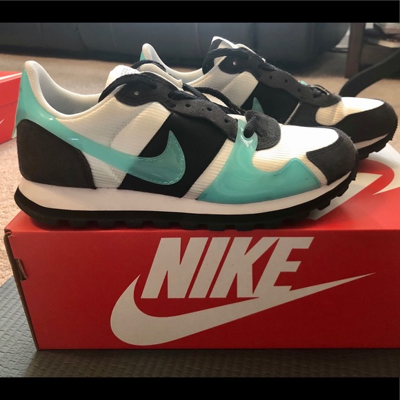 Nike Shoes - NIKE V-LOVE O.X. Women’s size 7 shoe